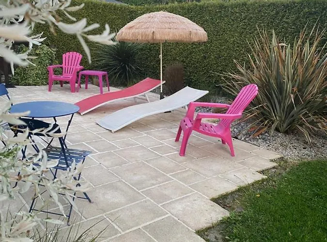 Maison Avec Piscine Et Sauna A Holiday home Vire-Normandie