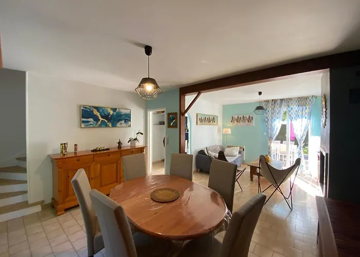 Holiday home Maison Avec Piscine Et Sauna A Vire-Normandie